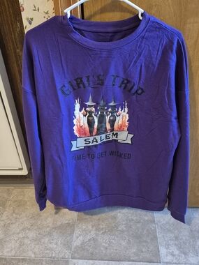 LARGE...NEW W/O TAGD...Girls Trip Salem Graphic Purple Sweatshirt